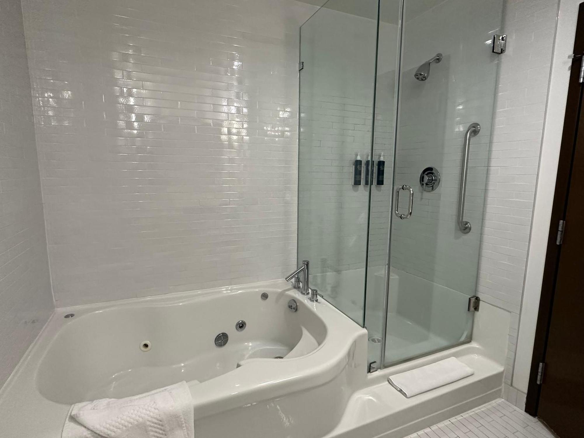 Four Points By Sheraton Edmonton Gateway Экстерьер фото