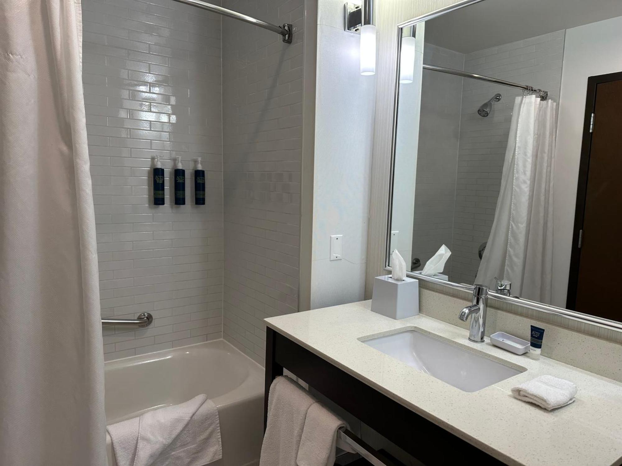 Four Points By Sheraton Edmonton Gateway Экстерьер фото