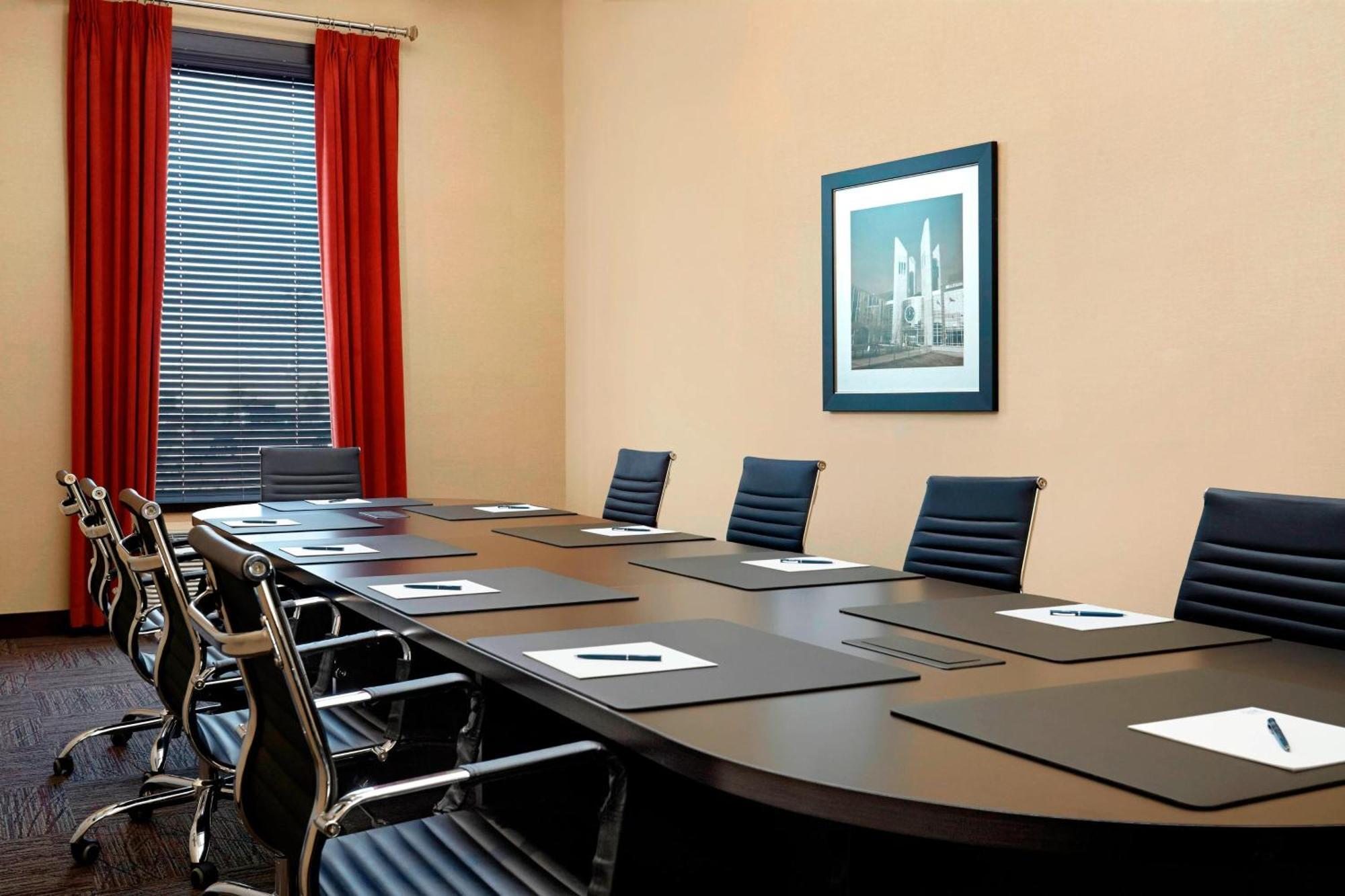 Four Points By Sheraton Edmonton Gateway Экстерьер фото