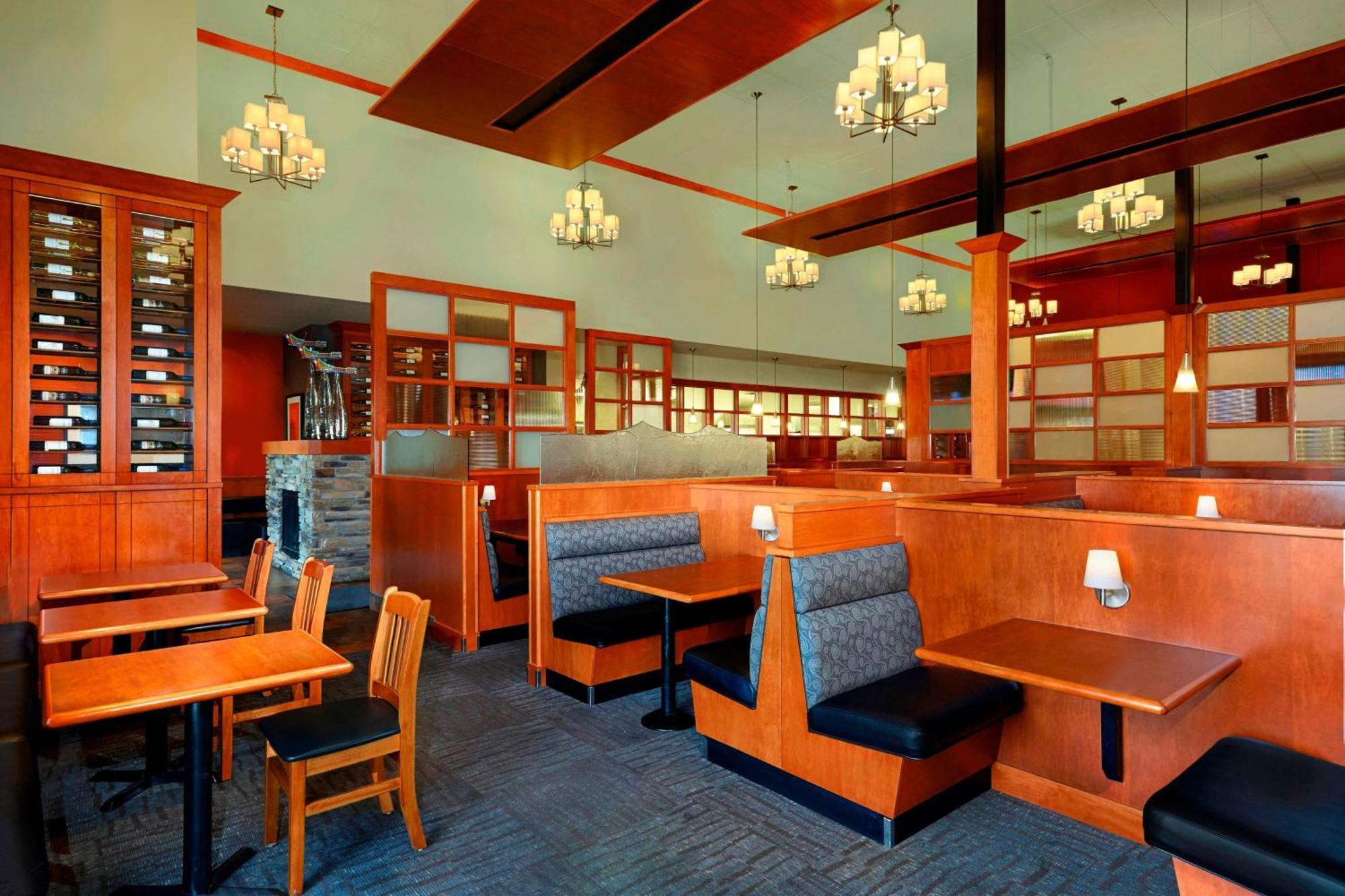 Four Points By Sheraton Edmonton Gateway Экстерьер фото
